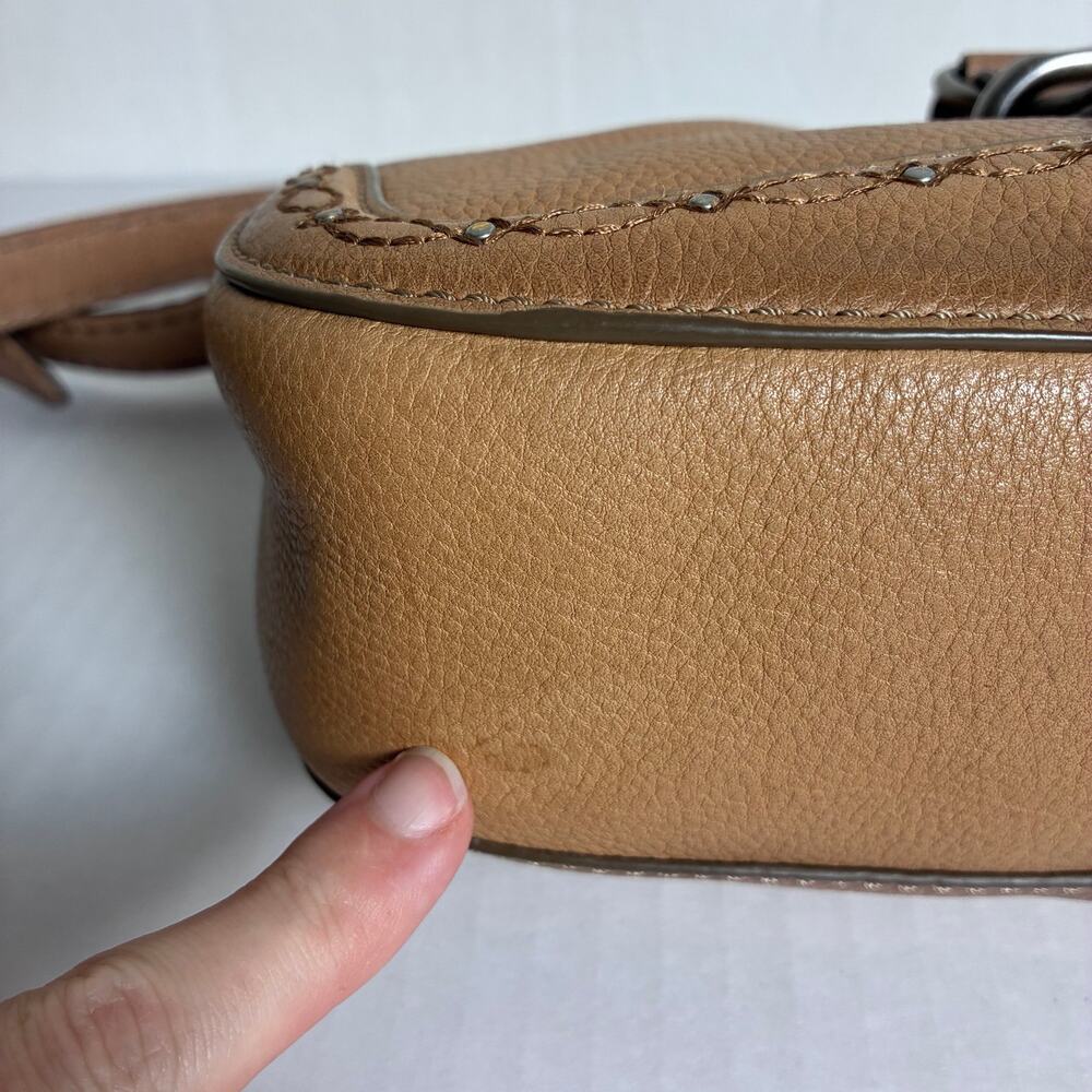 Vintage Frye Tan Pebbled Leather Studded Stitch Hobo Crossbody Bag Dust Bag Y2K - Picture 14 of 16